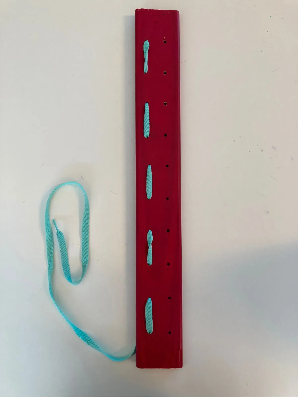 Outil créé pour apprendre à faire ses lacets