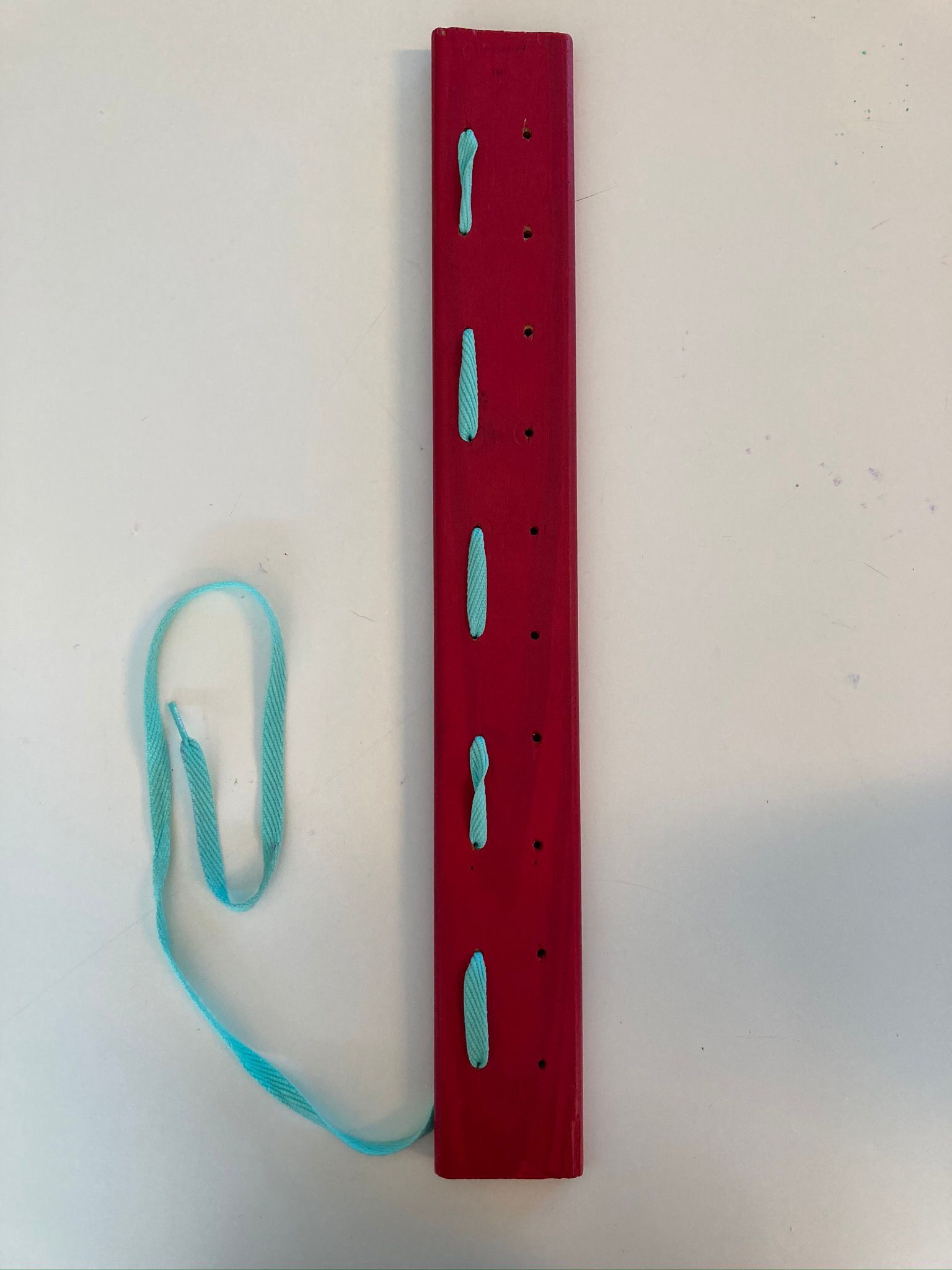 Outil créé pour apprendre à faire ses lacets